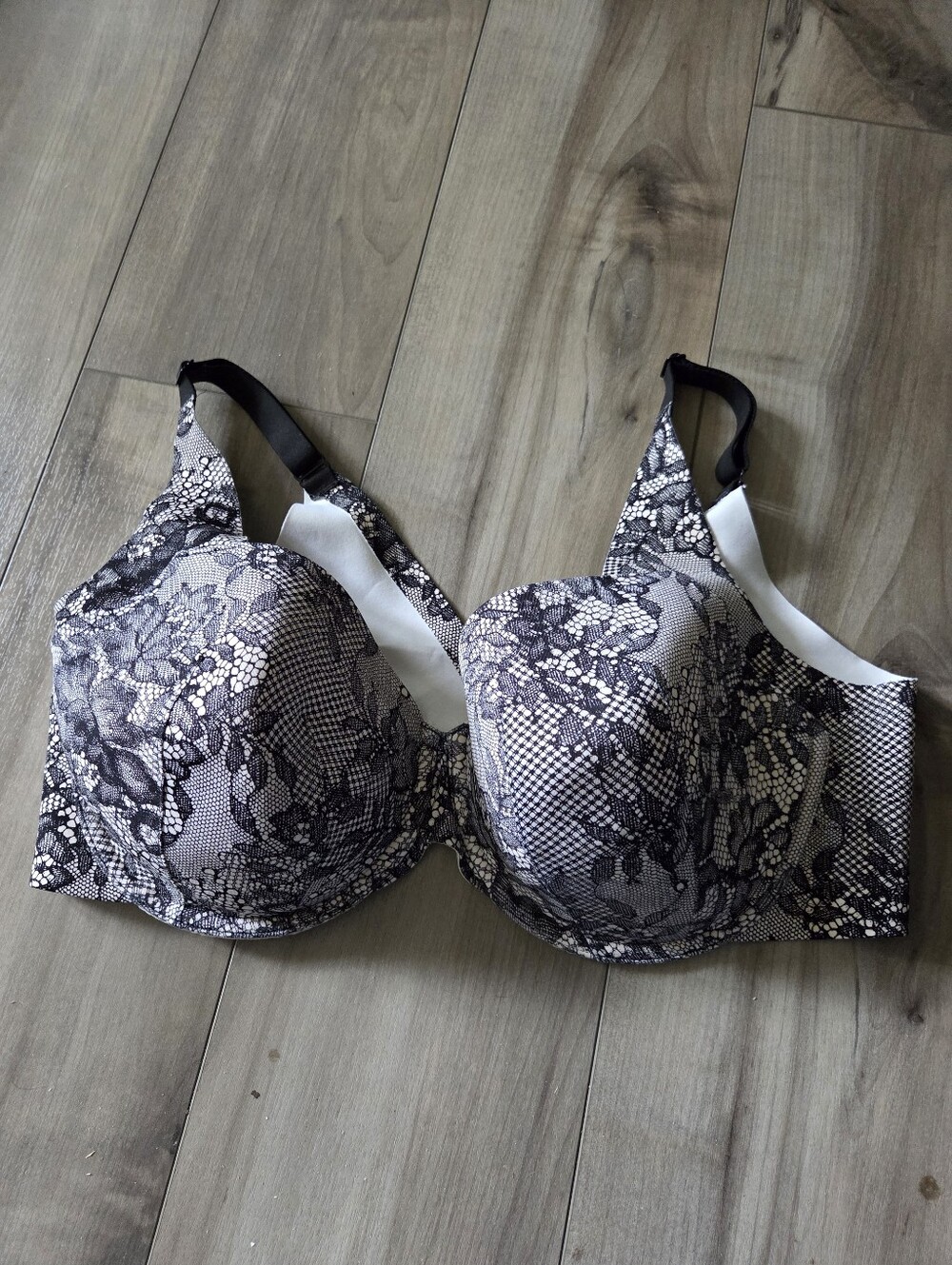 Cacique Black & White Lace-Print Full Coverage Bra